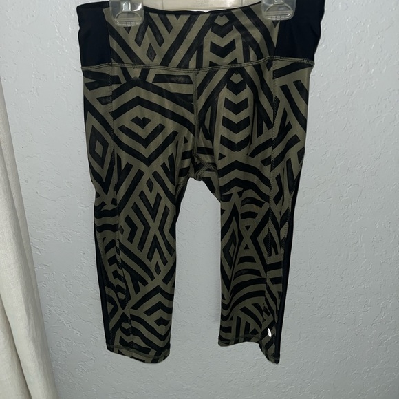 Lululemon capri - Picture 1 of 3